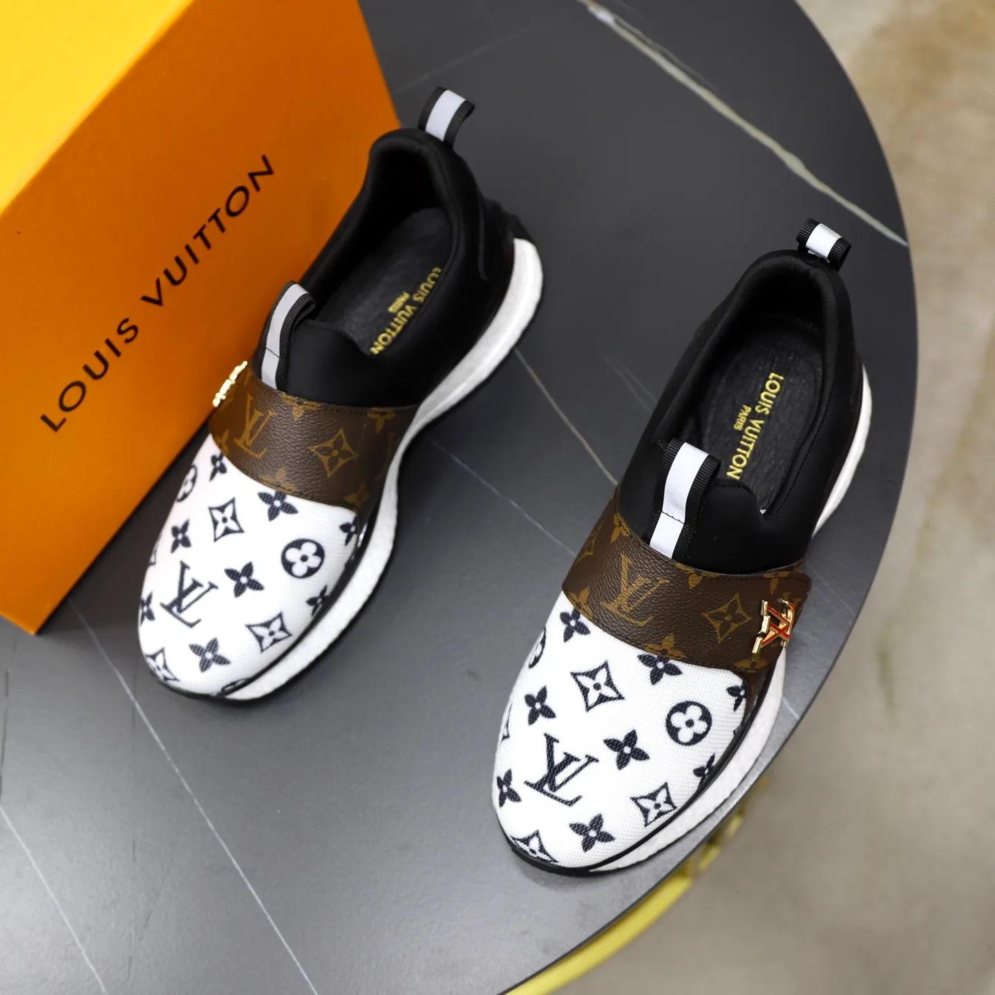 Ex-factory price: 442💰🙅‍♂️🙅‍♂️🙅‍♂️ Brand: GUCCI Standard code: 38-44 (45 customized) Grade: Same as the official website Material: Original leather splicing, comfortable and breathable lining, original wear-resistant outsole Style category: Men's fashionable casual shoes, running shoes, noble luxury brand elements, top luxury Color: actual picture color